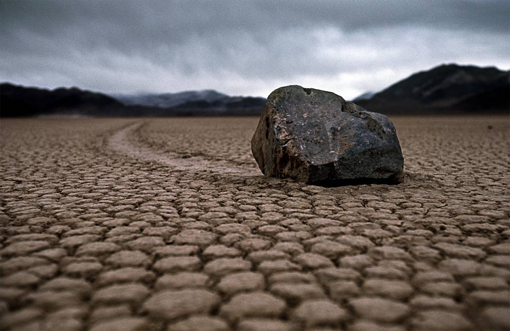 Move rock. Английский булыжник. Долина смерти психология. Rock камень английское. Moving Rocks.